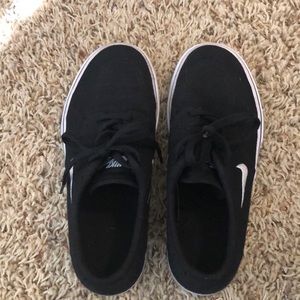 Nike Black sneakers (like Vans) size 3y